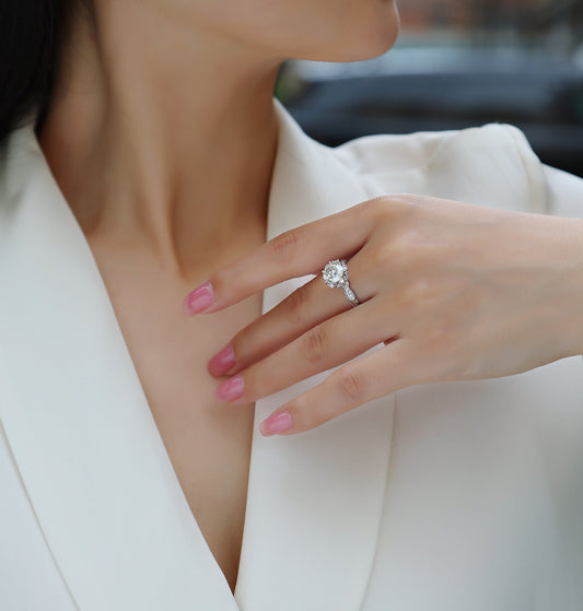Life Theater – Elegante anello nuziale con moissanite