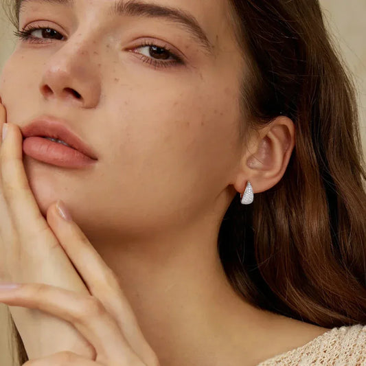 Ewiges Funkeln – Moissanite Creolen aus 925 Sterling Silber, Weißgold Veredelt, Vintage Luxus - Alyrah Jewellery