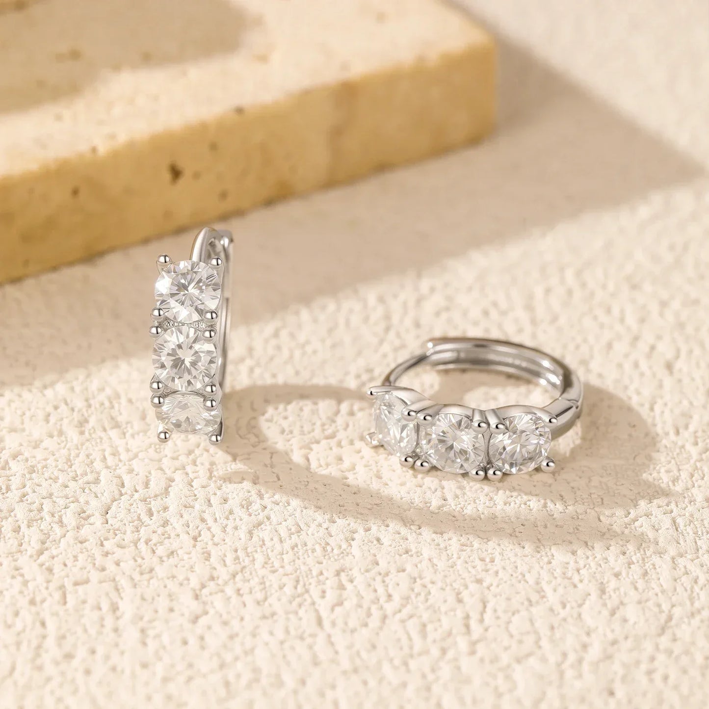 Luminous Ring – Moissanit Creolen - Alyrah Jewellery