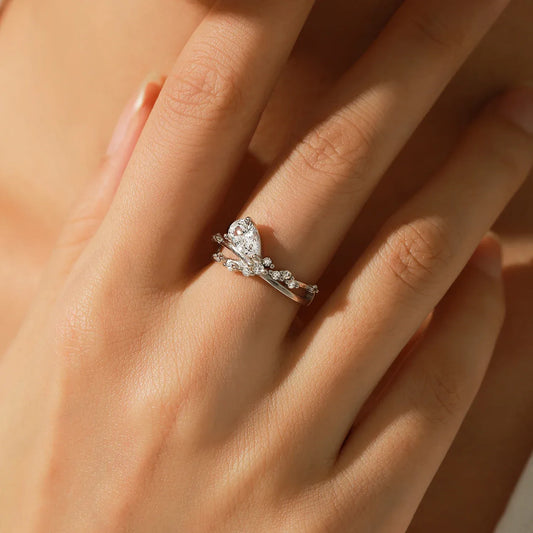Urban Spark – Entangled Lines Design Ring - Alyrah Jewellery