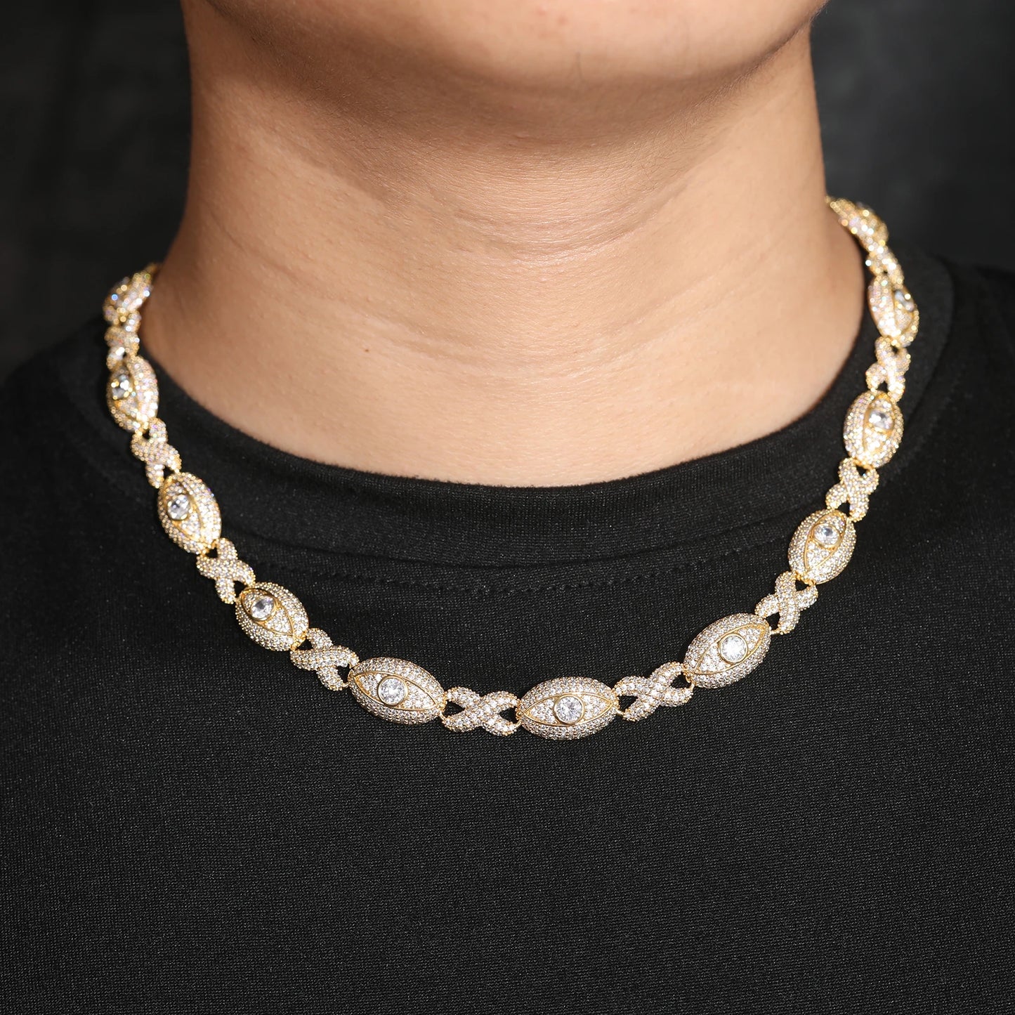 Infinity Cross Ice – Elegante collana a maglie cubane con moissanite