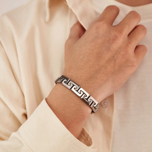 Urban Edge – Personalisiertes Edelstahl Herrenarmband im Punk-Design
