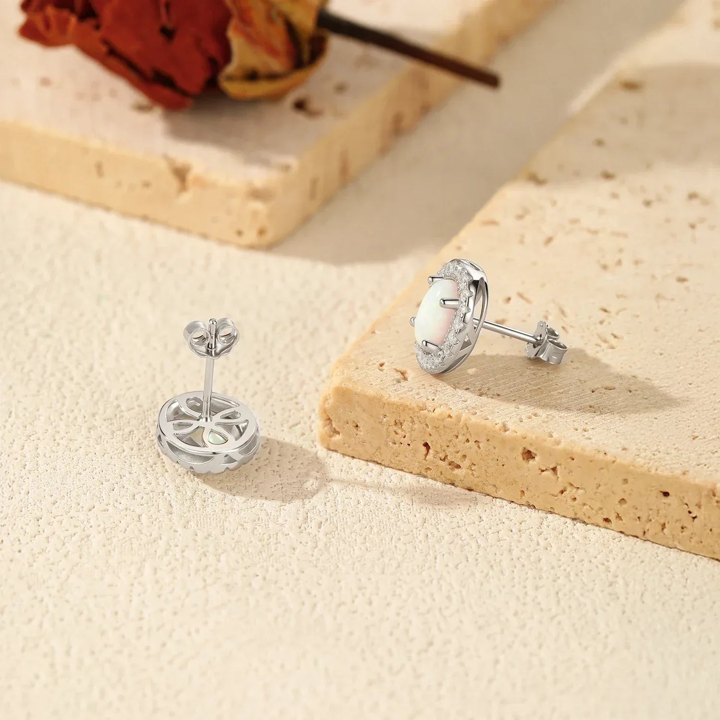 Urban Oval – Opal Halo Ohrstecker - Alyrah Jewellery