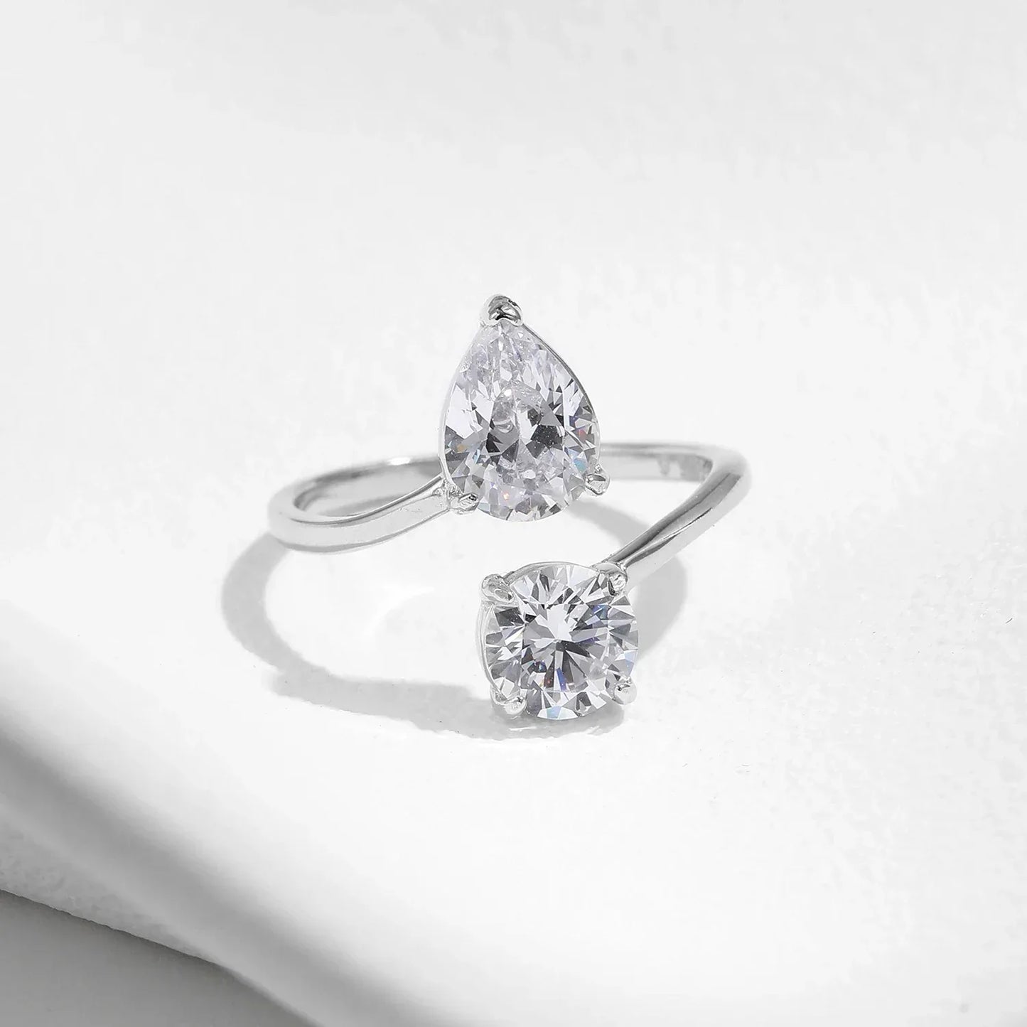 Crystal Wave – Zirkon Intertwined Ring - Alyrah Jewellery