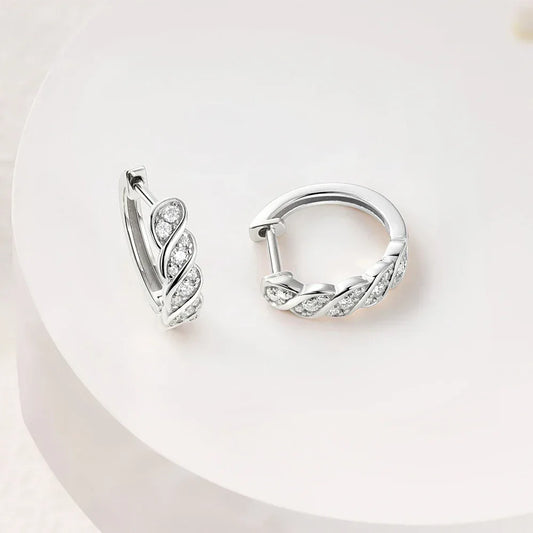 Urban Twist Spark – Moissanite Creolen - Alyrah Jewellery