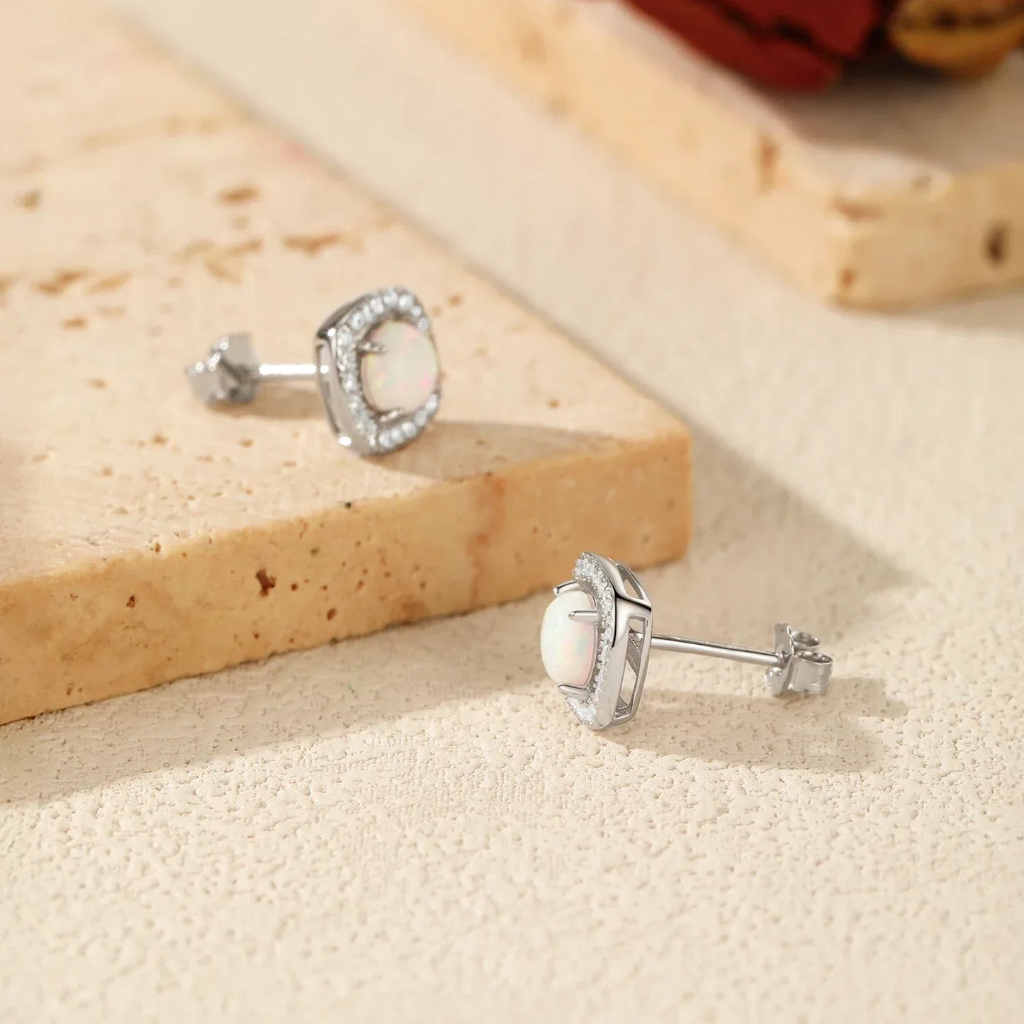 Urban Square – Elegante Opal Ohrstecker - Alyrah Jewellery