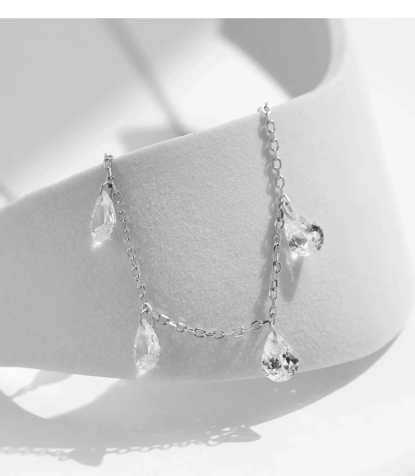 Urban Crystal Drop – Funkelnde Clavicle-Choker Halskette - Alyrah Jewellery