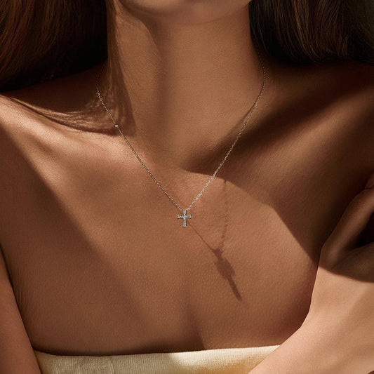 Urban Spark Cross – Moissanit Kreuzanhänger - Alyrah Jewellery
