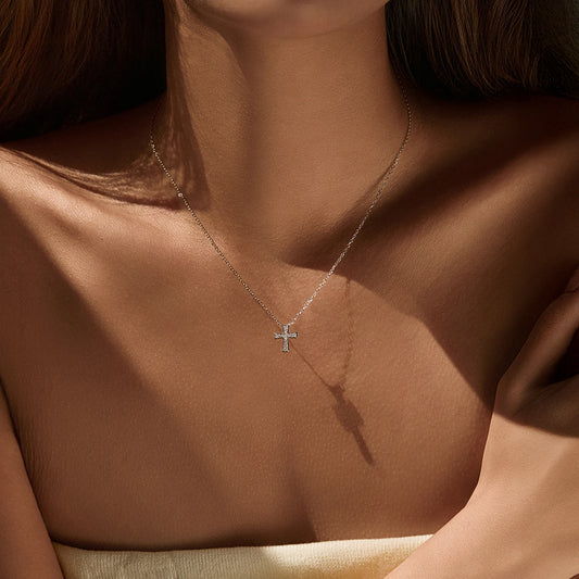 Urban Spark Cross – Ciondolo a croce con moissanite