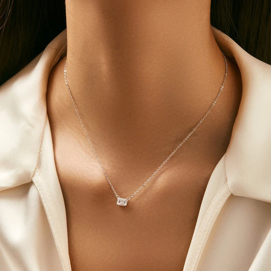 Urban Emerald Line – Rechteckiger Zirkonia Anhänger - Alyrah Jewellery