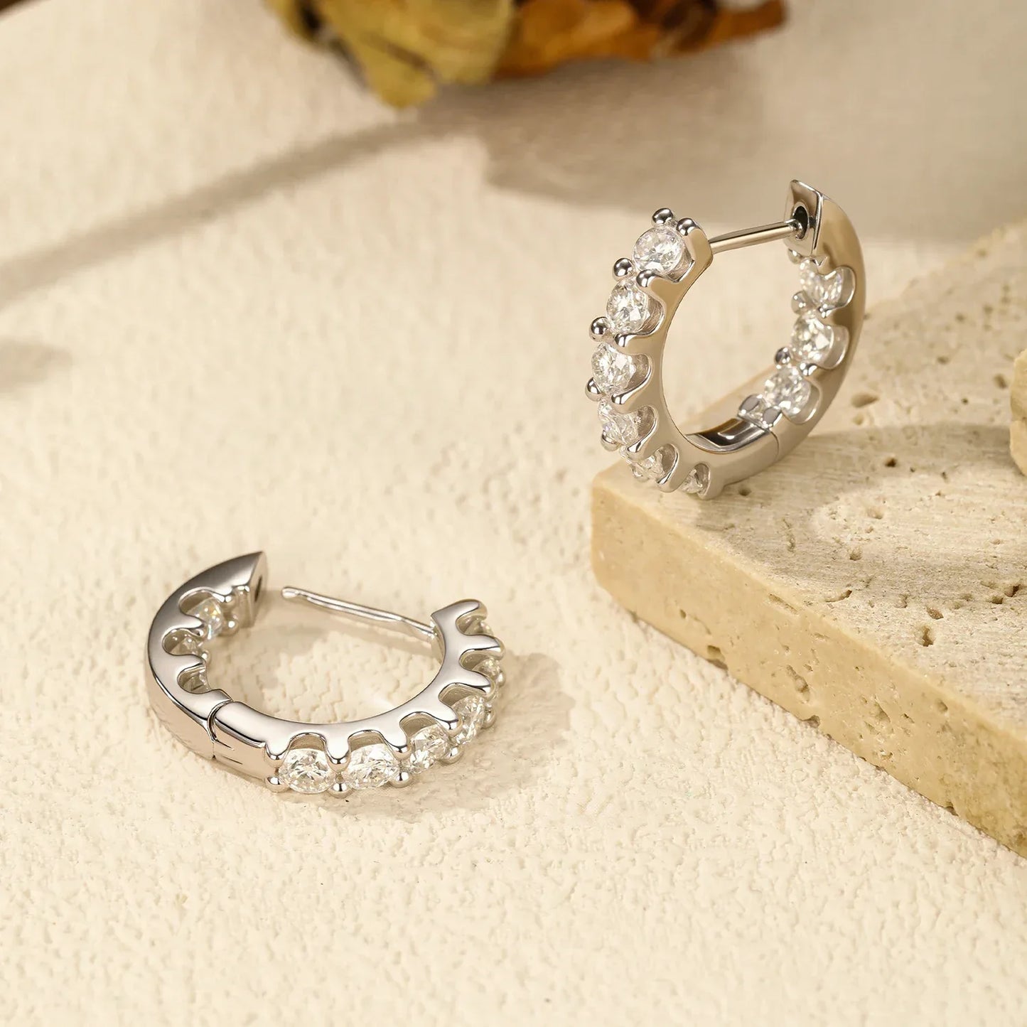 Dazzle Loop – Moissanit Creolen - Alyrah Jewellery