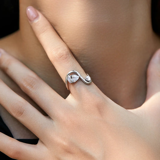 Twist Flow – Zirkon Interlaced Ring - Alyrah Jewellery