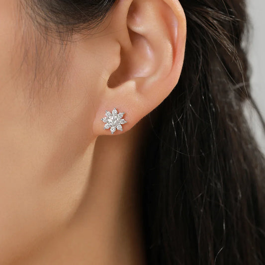 Urban Bloom – Moissanite Blüten Ohrstecker - Alyrah Jewellery