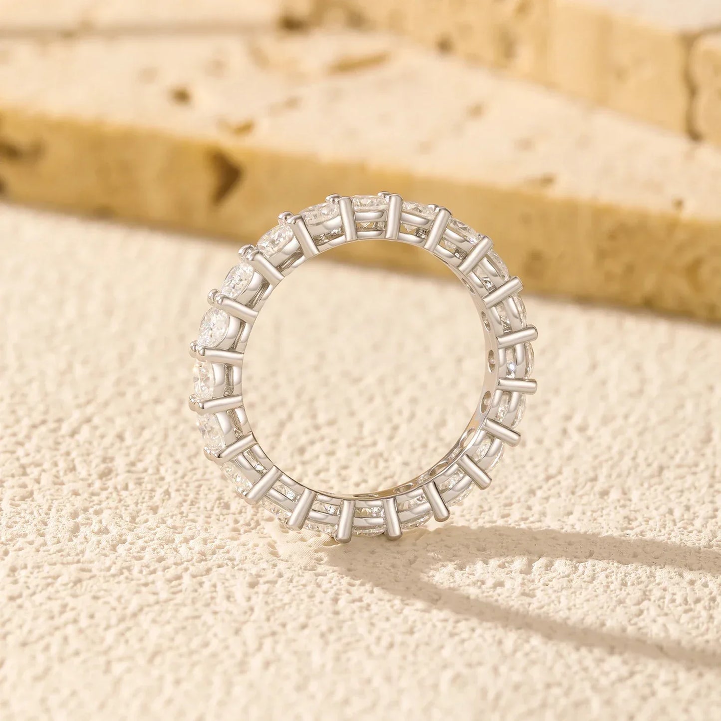 Dazzling Round – Moissanit Stackable Ring - Alyrah Jewellery
