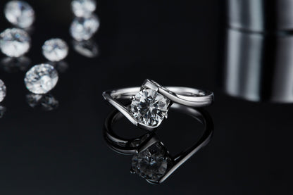 Angel's Heart – Elegant moissanite wedding ring
