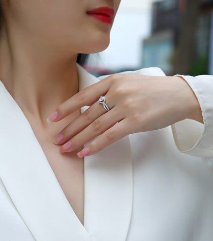 Alice in Wonderland – Elegant Moissanite Wedding Ring