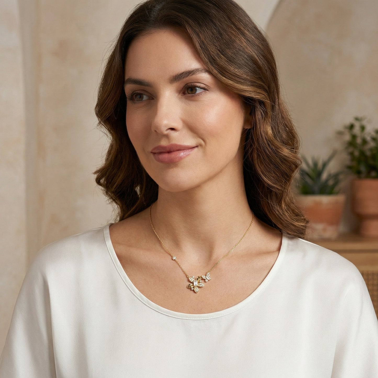 Blütentraum – Collana in argento 925 con fiore di diamanti e farfalla
