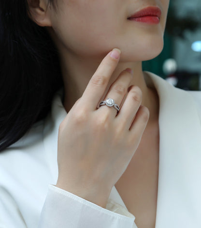 Conosci il tuo cuore: elegante anello nuziale con moissanite
