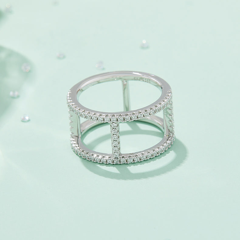Light Chain – Modern Moissanite Wedding Ring