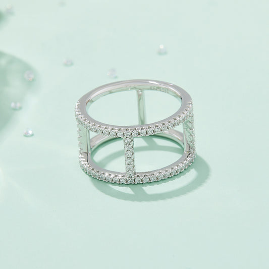 Catena leggera – Anello nuziale moderno con moissanite