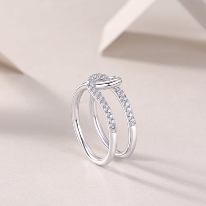 Interlocking – Eleganter Trauring mit hochwertigem Moissanit