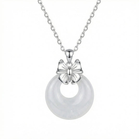 Aura Bianca – Elegante collana in giada e argento 925