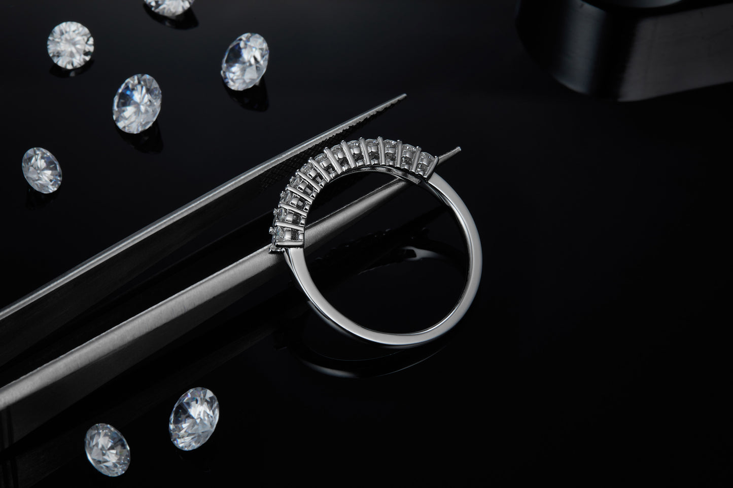 Light and Shadow Bloom – Delicate moissanite wedding ring