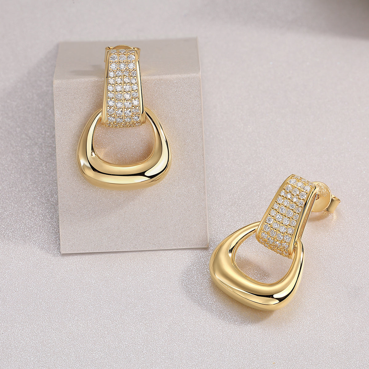 Orecchini a bottone di lusso completi