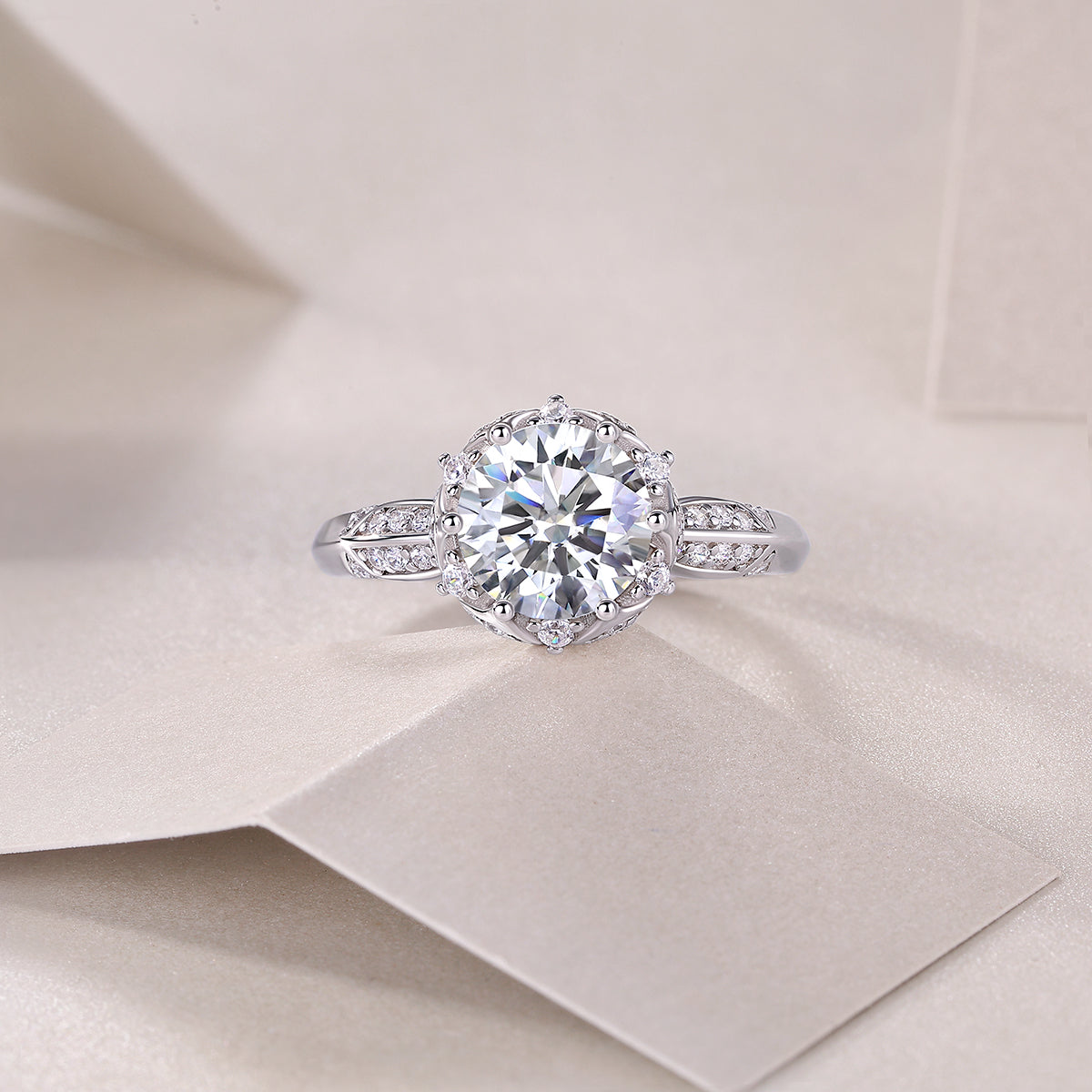 Life Theater – Elegant moissanite wedding ring