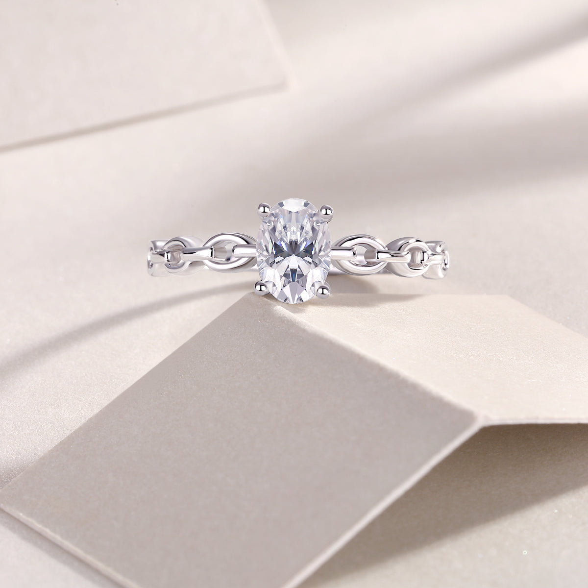 Rose – Elegant egg-shaped moissanite wedding ring