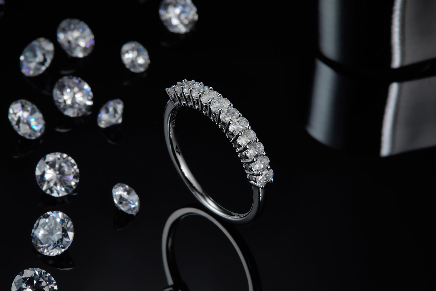 Light and Shadow Bloom – Delicate moissanite wedding ring