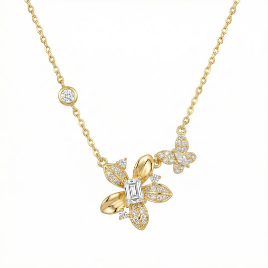 Blütentraum – Collana in argento 925 con fiore di diamanti e farfalla