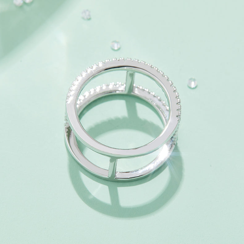 Light Chain – Modern Moissanite Wedding Ring