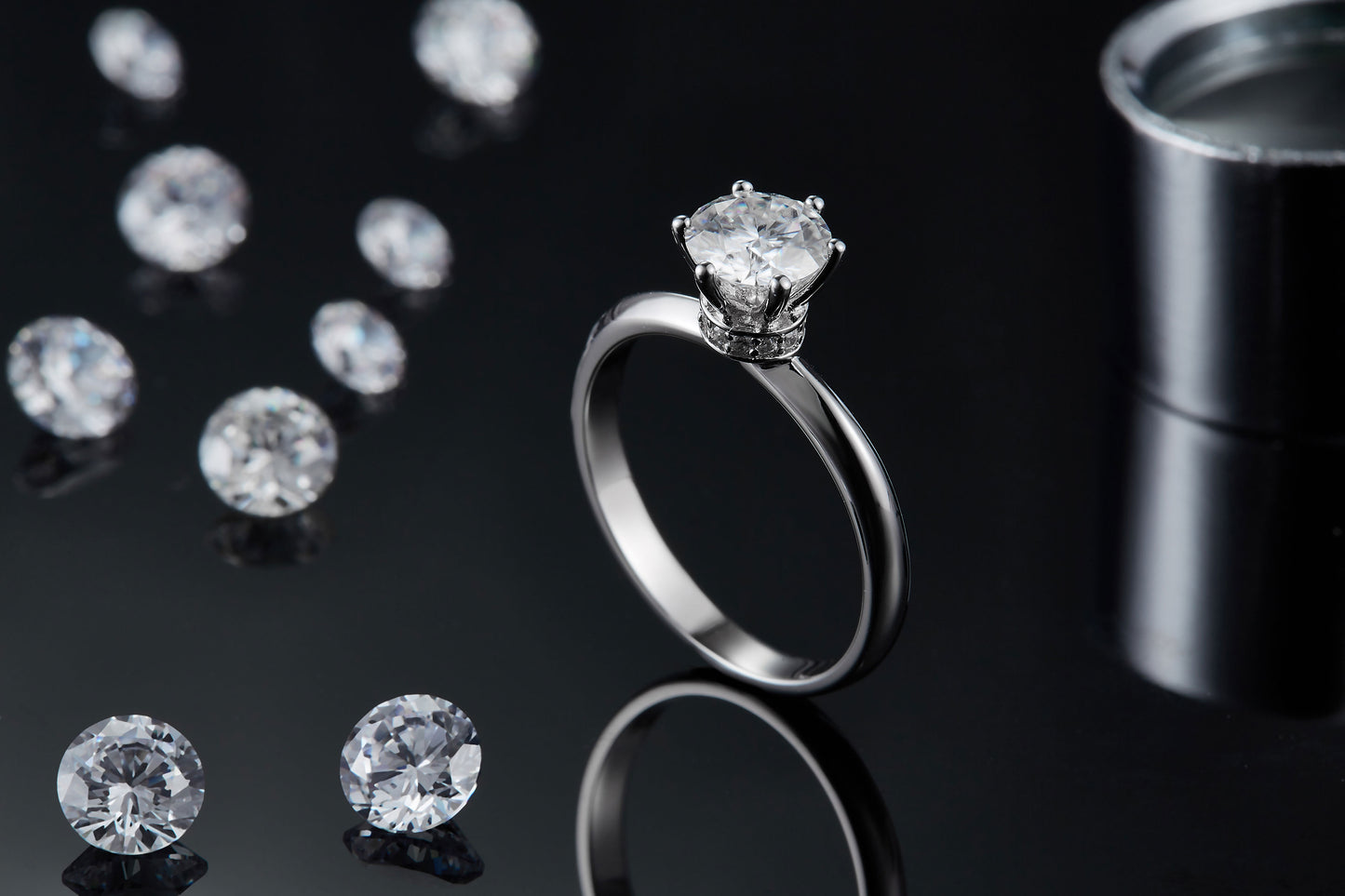 Minimalist Starlight – Simple moissanite wedding ring