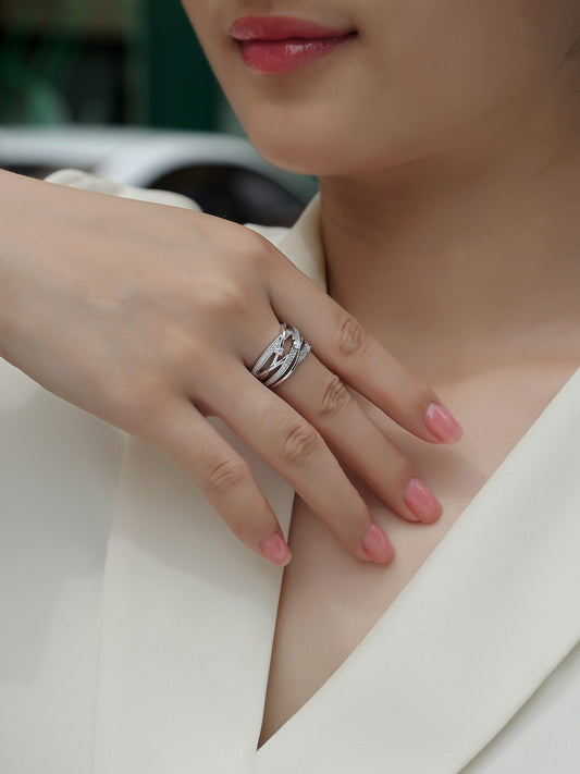 Anello con diamante splendente