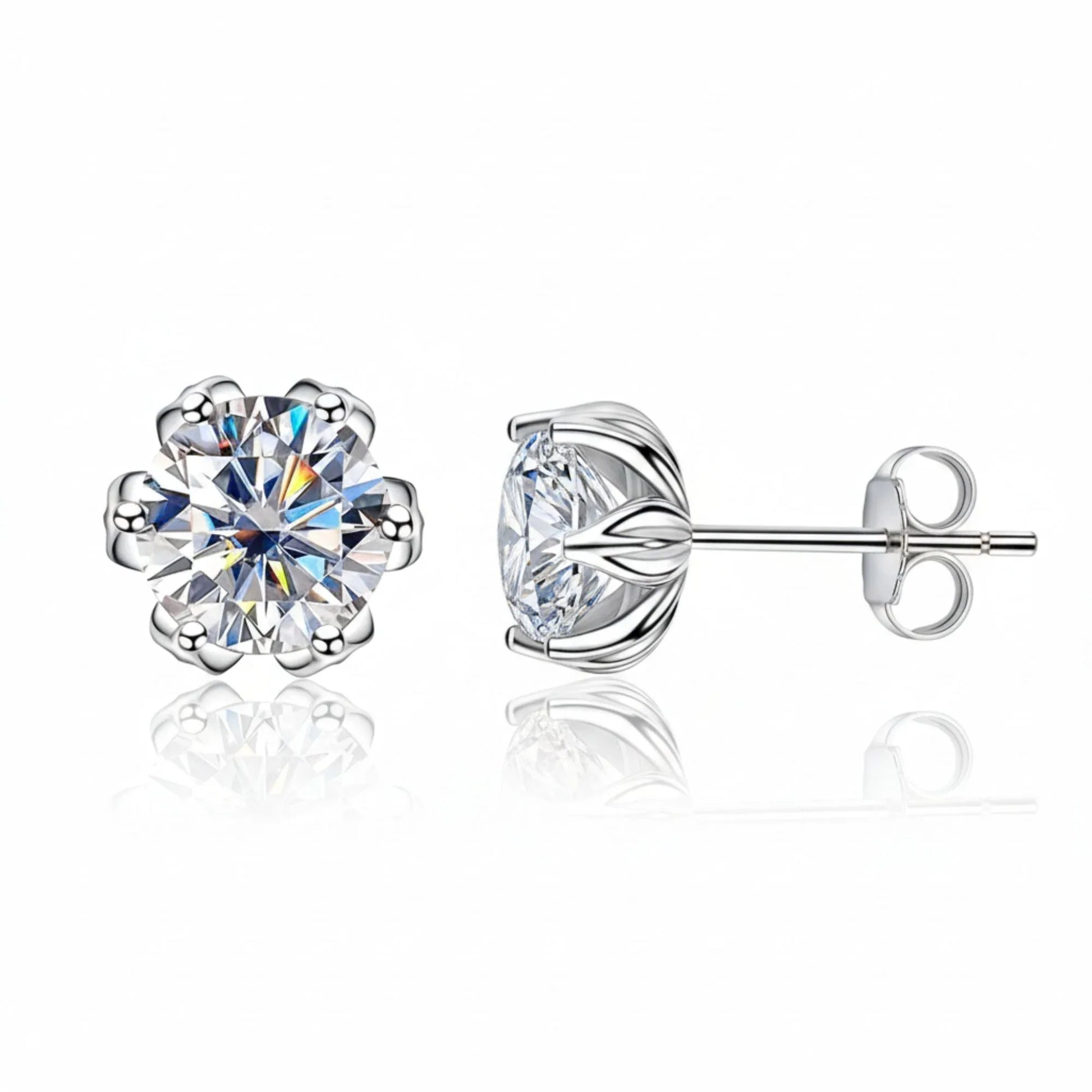 Sacred Bloom – Lotus Moissanite Ohrstecker in 925 Sterling Silber - Alyrah Jewellery