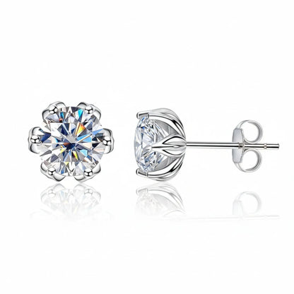 Sacred Bloom – Lotus Moissanite Ohrstecker in 925 Sterling Silber - Alyrah Jewellery