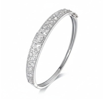 Radiant Bloom – Elegant hollow flower bangle