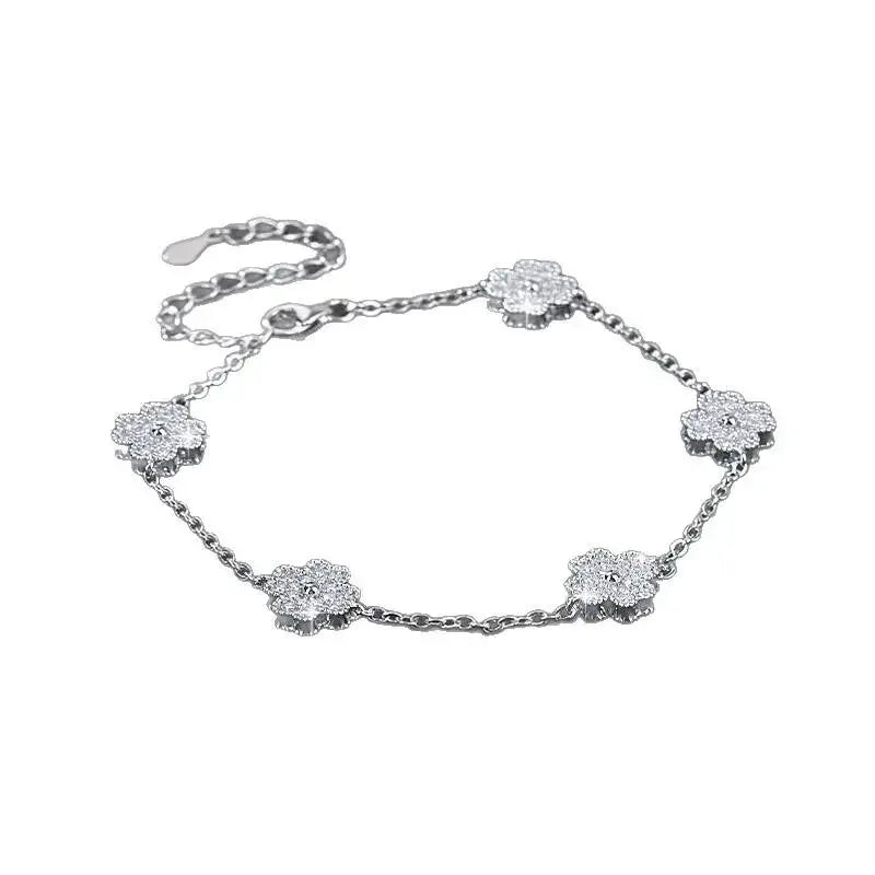 Glanzender Glücksklee – Sterlingsilber Moissanite Armband für Damen, Vierblättriger Klee, Feiner Schmuck - Alyrah Jewellery