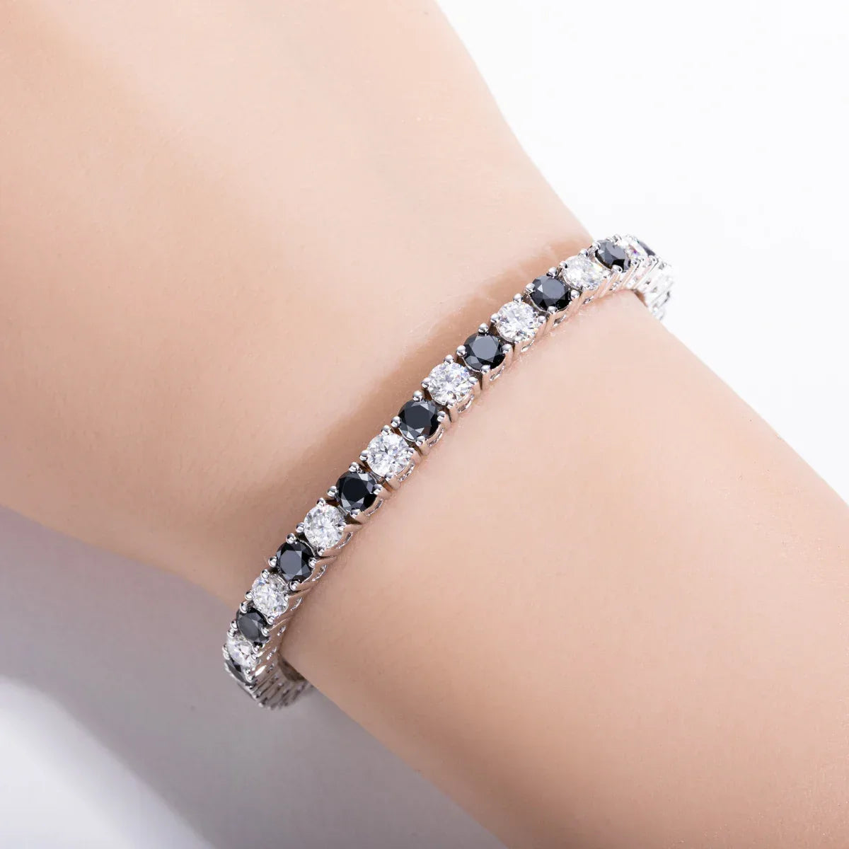 Midnight Royale – Black Moissanite Tennisarmband aus 925 Sterling Silber - Alyrah Jewellery