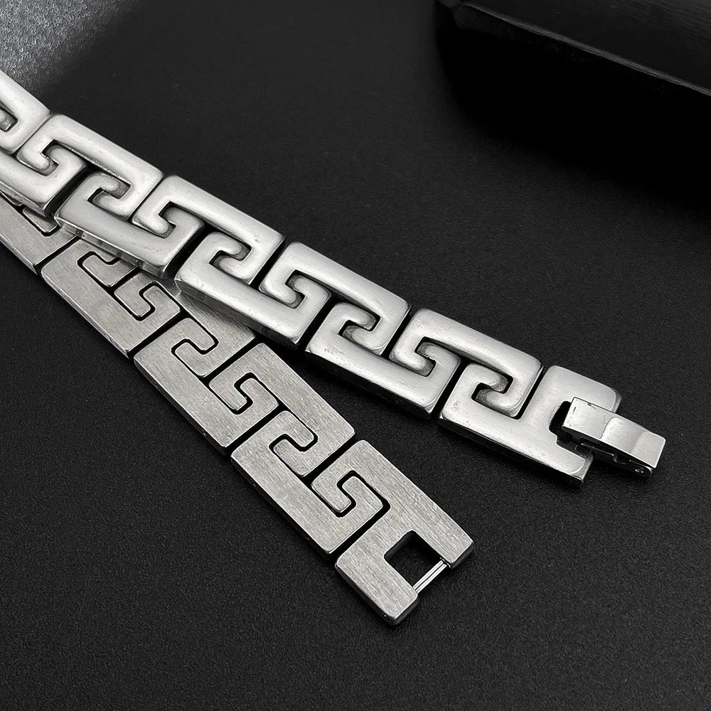 Urban Edge – Personalisiertes Edelstahl Herrenarmband im Punk-Design