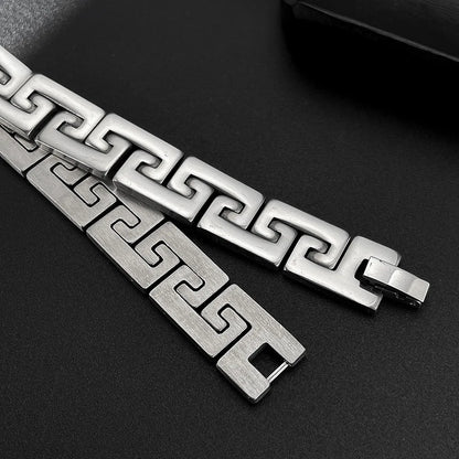 Urban Edge – Personalisiertes Edelstahl Herrenarmband im Punk-Design