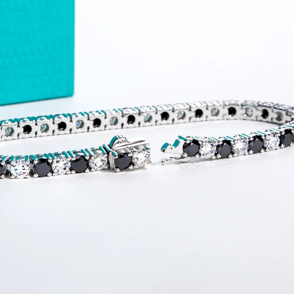 Midnight Royale – Black Moissanite Tennisarmband aus 925 Sterling Silber - Alyrah Jewellery