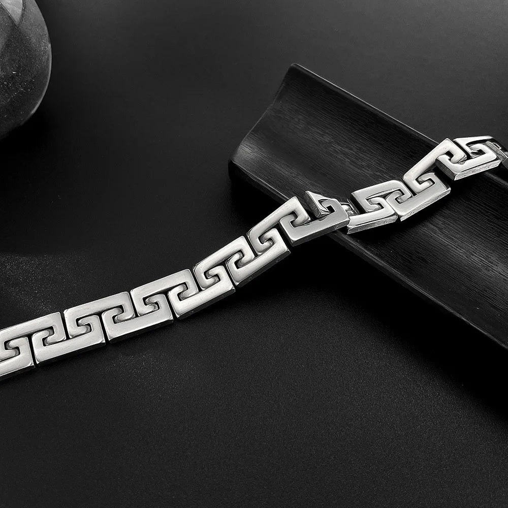 Urban Edge – Personalisiertes Edelstahl Herrenarmband im Punk-Design
