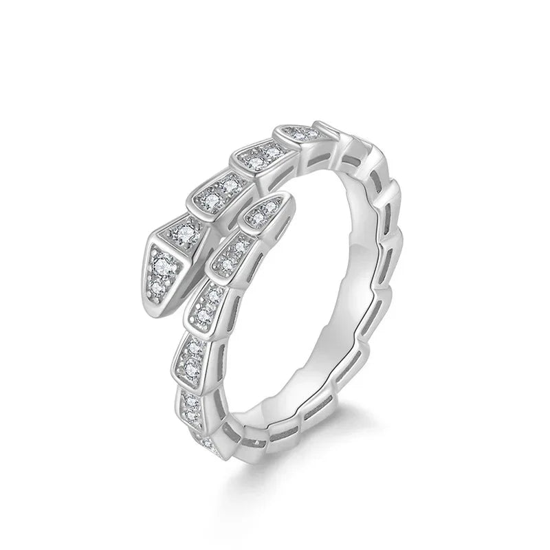 Verführerische Royale – Moissanite Schlangenring aus Sterling Silber, Luxury Hip Hop Statement Ring - Alyrah Jewellery