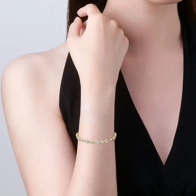 Leuchtender Zauber – Tennisarmband Moissanite , Luxuriöses Schmuckstück - Alyrah Jewellery