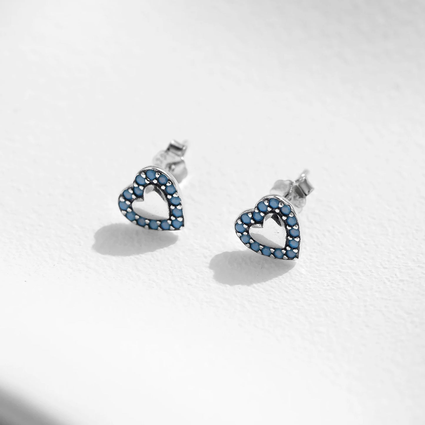 Urban Heart Vintage – Classic Heart Stud Earrings