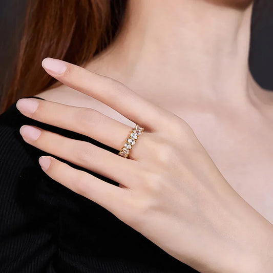 Urban Teardrop Eternity – Wassertropfen-Moissanit-Ewigkeitsring - Alyrah Jewellery