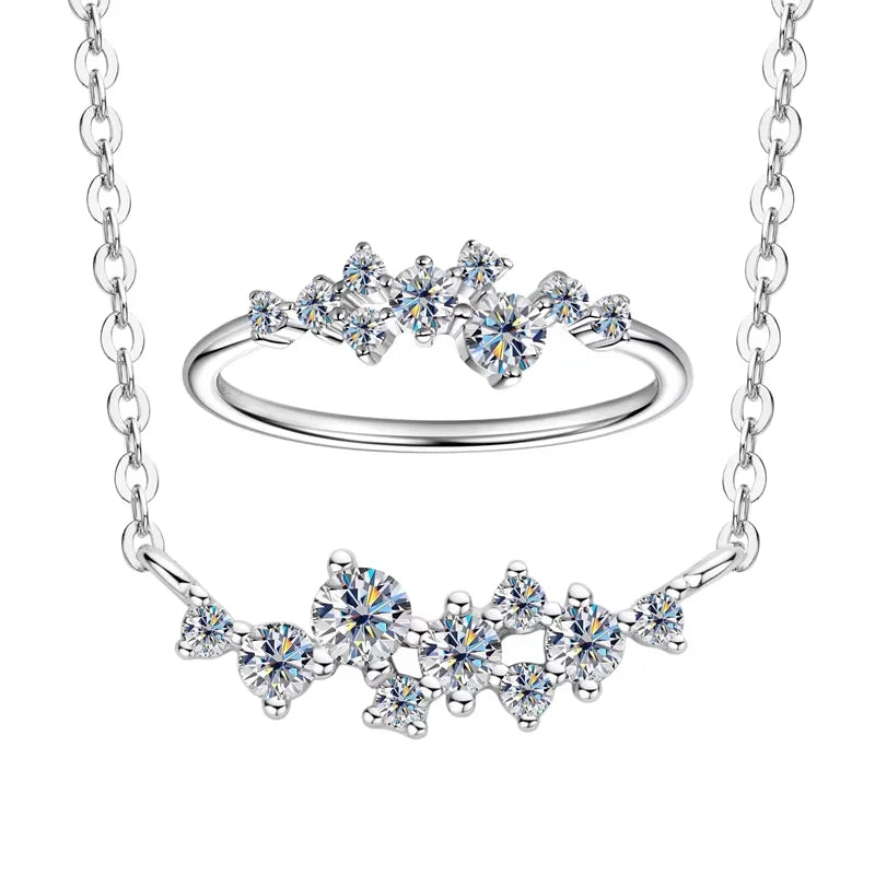 Celestial Glow – Ring und Halskette mit Moissanit-Cluster