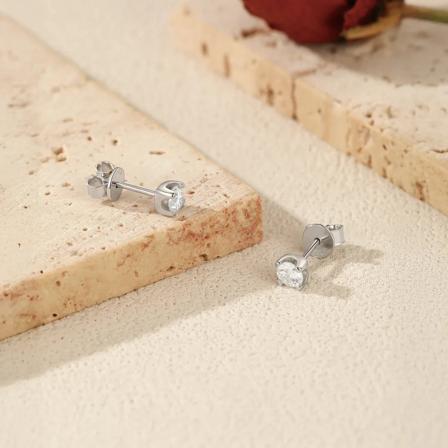 Urban Square – Moissanit Ohrstecker - Alyrah Jewellery